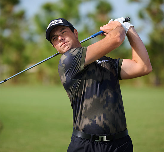 Viktor Hovland wearing the J.Lindeberg AW25 Tour Tech polo shirt, as seen in the latest men’s golf collection at Teepeg